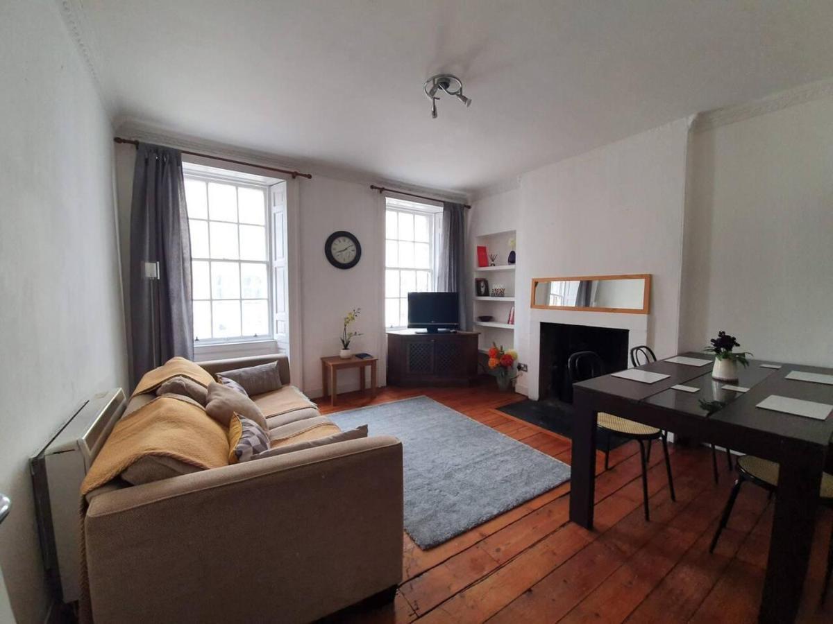 Lovely 2 Bedroom Flat In The Heart Of The City إدنبرة المظهر الخارجي الصورة